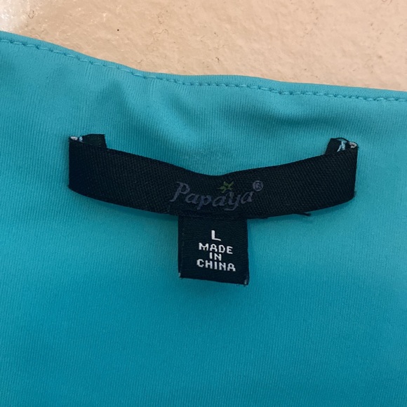 Aqua crop top from Papaya size large - Picture 2 of 2